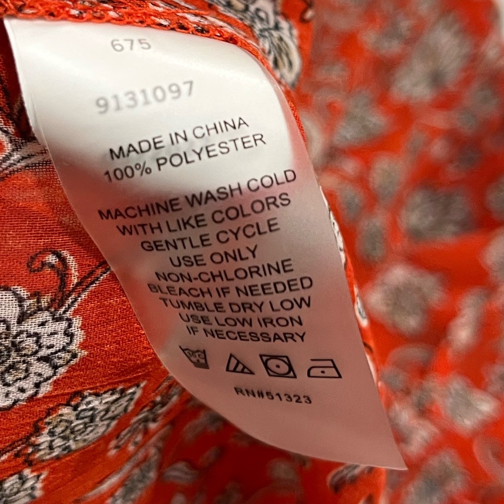 VINCE CAMUTO FLORAL FLUTTER SLEEVE TOP - Picture 6 of 16